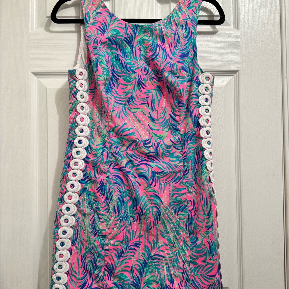 Lilly Pulitzer Vibrant Sleeveless Dress with Leaf Pattern